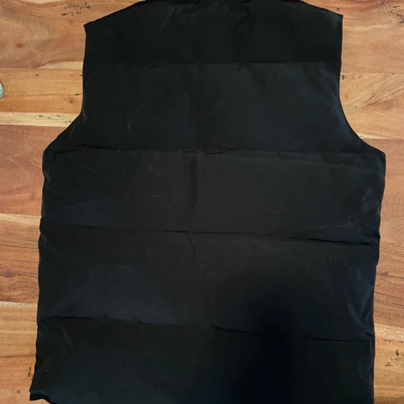 Canada Goose Sleeveless jacket - Picture 3 of 9